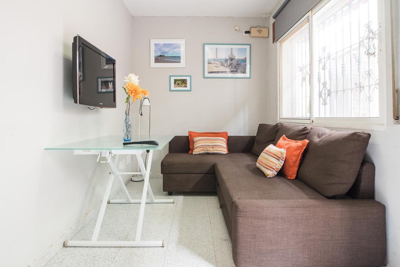Malagaonbeach 1 - Two Bedrooms - Up To 3 People - 10 Meters Beach エクステリア 写真